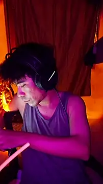cloudyth1994 online show from June 16, 6:52 pm