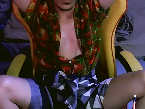 Snapshot of cloudyth1994 chatting on December 30, 7:53 pm cloudyth1994 online show from December 30, 7:53 pm