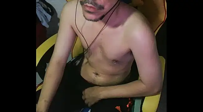 Snapshot of cloudyth1994 chatting on March 16, 9:37 pm cloudyth1994 online show from March 16, 9:37 pm