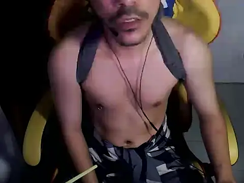 Snapshot of cloudyth1994 chatting on February 25, 8:32 pm cloudyth1994 online show from February 25, 8:32 pm