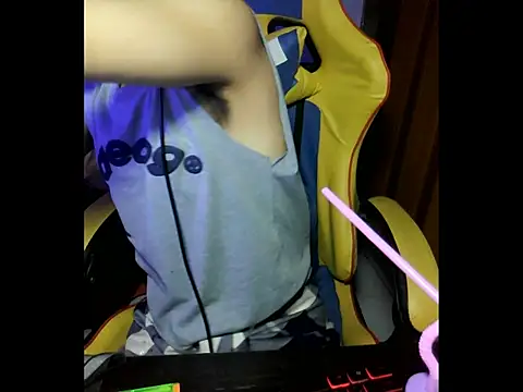 Snapshot of cloudyth1994 chatting on November 20, 7:25 pm cloudyth1994 online show from November 20, 7:25 pm