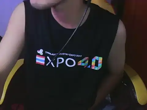 Snapshot of cloudyth1994 chatting on November 23, 3:33 pm cloudyth1994 online show from November 23, 3:33 pm