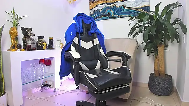 Johnnygrayson1 online show from February 10, 12:31 am