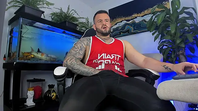 Snapshot of Johnnygrayson1 chatting on June 17, 12:43 am Johnnygrayson1 online show from June 17, 12:43 am