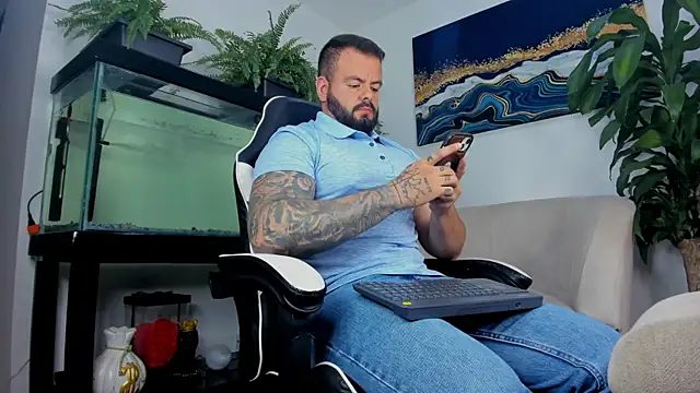 Snapshot of Johnnygrayson1 chatting on July 16, 12:18 am Johnnygrayson1 online show from July 16, 12:18 am