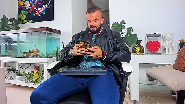 Snapshot of Johnnygrayson1 chatting on October 11, 9:49 pm Johnnygrayson1 online show from October 11, 9:49 pm