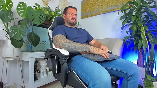 Johnnygrayson1 online show from April 8, 2:13 am