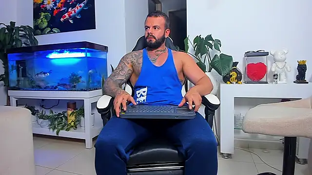 Snapshot of Johnnygrayson1 chatting on October 24, 12:20 am Johnnygrayson1 online show from October 24, 12:20 am