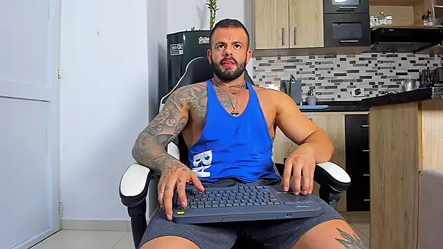 Snapshot of Johnnygrayson1 chatting on November 24, 11:27 pm Johnnygrayson1 online show from November 24, 11:27 pm