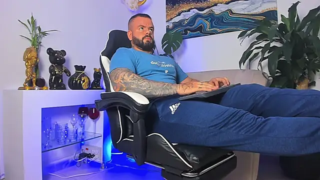 Johnnygrayson1 online show from February 20, 11:17 pm