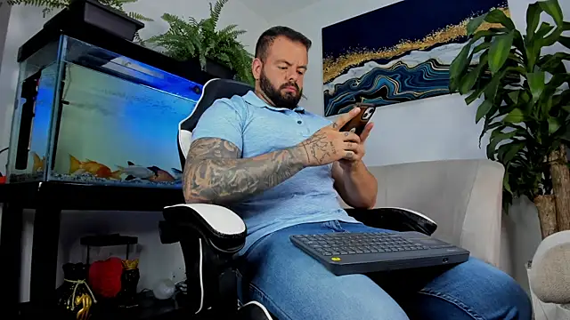 Snapshot of Johnnygrayson1 chatting on July 19, 1:47 am Johnnygrayson1 online show from July 19, 1:47 am