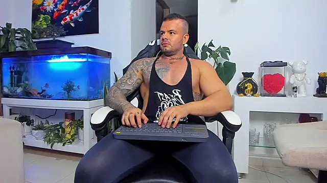 Snapshot of Johnnygrayson1 chatting on October 28, 11:58 pm Johnnygrayson1 online show from October 28, 11:58 pm