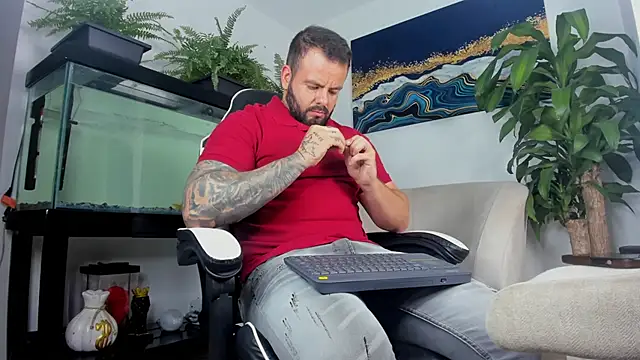 Snapshot of Johnnygrayson1 chatting on July 2, 12:11 am Johnnygrayson1 online show from July 2, 12:11 am