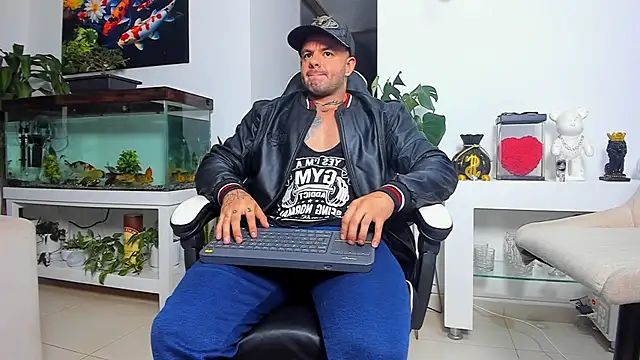 Snapshot of Johnnygrayson1 chatting on October 27, 11:38 pm Johnnygrayson1 online show from October 27, 11:38 pm