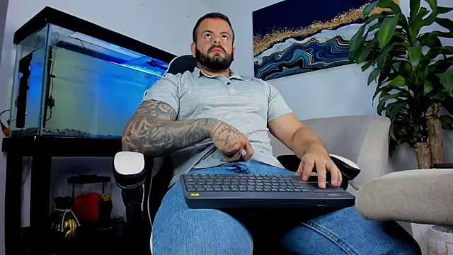 Snapshot of Johnnygrayson1 chatting on July 20, 2:08 am Johnnygrayson1 online show from July 20, 2:08 am