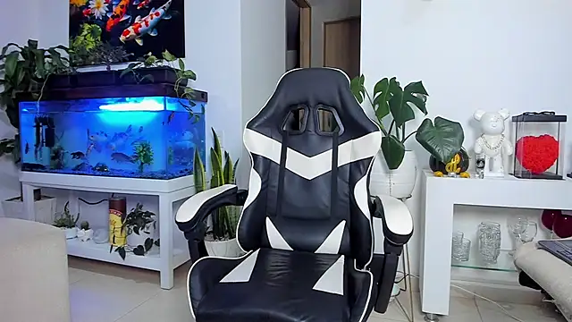 Snapshot of Johnnygrayson1 chatting on November 4, 12:25 am Johnnygrayson1 online show from November 4, 12:25 am