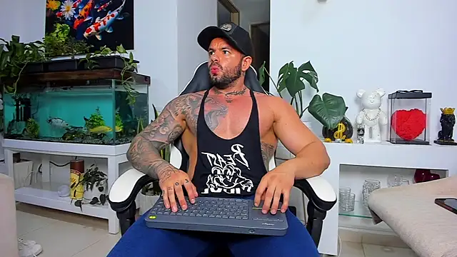 Snapshot of Johnnygrayson1 chatting on November 11, 11:53 pm Johnnygrayson1 online show from November 11, 11:53 pm