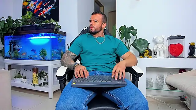 Snapshot of Johnnygrayson1 chatting on November 9, 12:47 am Johnnygrayson1 online show from November 9, 12:47 am