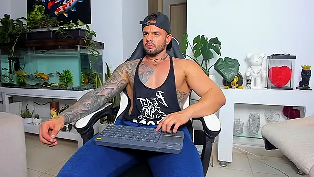 Snapshot of Johnnygrayson1 chatting on November 5, 11:08 pm Johnnygrayson1 online show from November 5, 11:08 pm