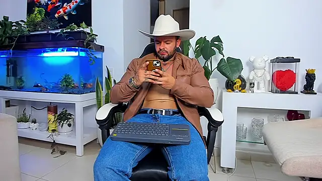 Snapshot of Johnnygrayson1 chatting on November 10, 12:15 am Johnnygrayson1 online show from November 10, 12:15 am