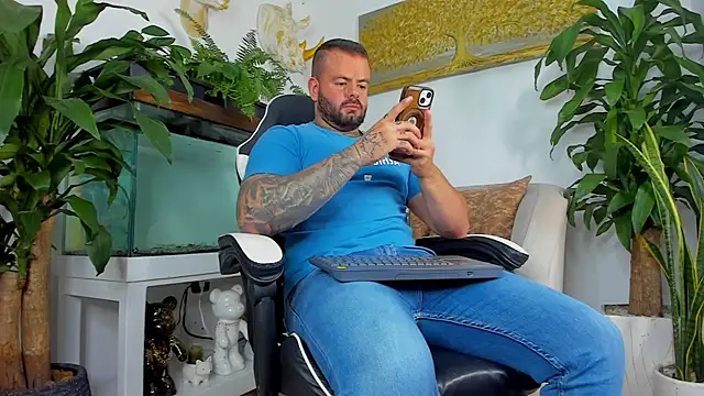 Johnnygrayson1 online show from April 18, 12:35 am