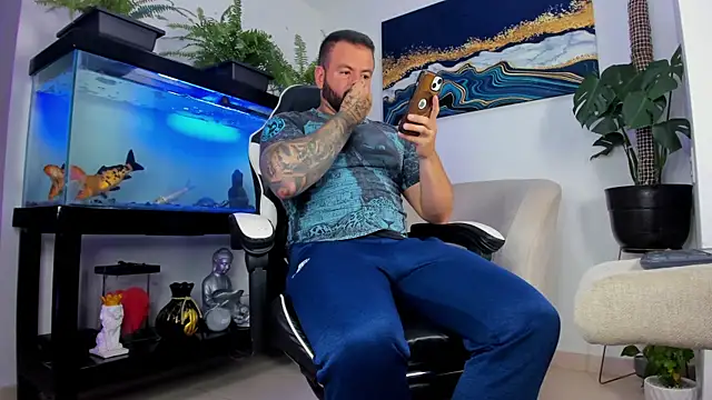 Johnnygrayson1 online show from May 28, 12:07 am