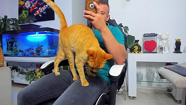 Snapshot of Johnnygrayson1 chatting on October 26, 2:01 am Johnnygrayson1 online show from October 26, 2:01 am