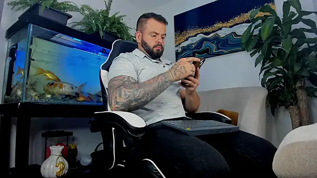 Snapshot of Johnnygrayson1 chatting on July 12, 1:06 am Johnnygrayson1 online show from July 12, 1:06 am