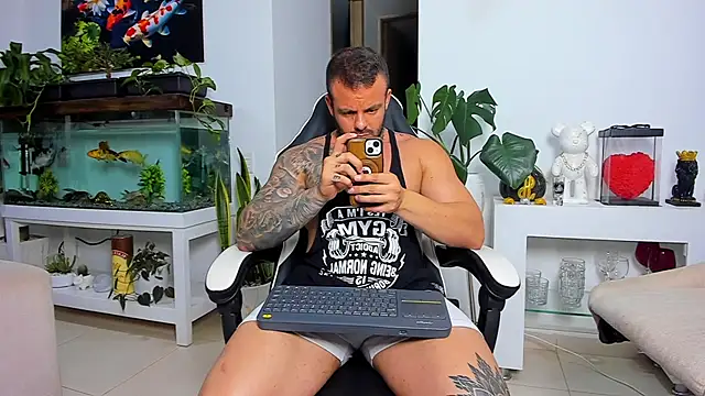 Snapshot of Johnnygrayson1 chatting on November 5, 12:25 am Johnnygrayson1 online show from November 5, 12:25 am