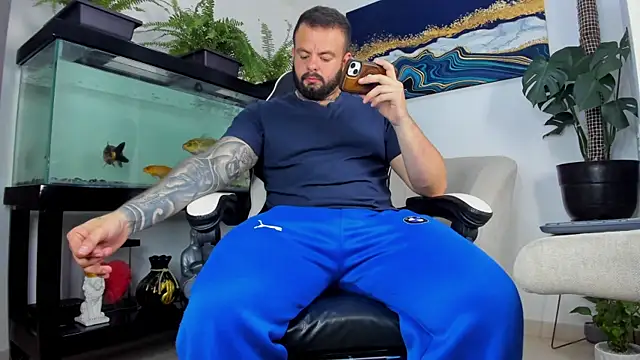 Johnnygrayson1 online show from May 31, 12:05 am