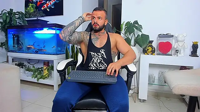Snapshot of Johnnygrayson1 chatting on October 15, 11:57 pm Johnnygrayson1 online show from October 15, 11:57 pm