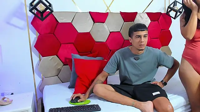 Snapshot of Mila_Gus chatting on March 7, 8:44 pm Mila Gus online show from March 7, 8:44 pm