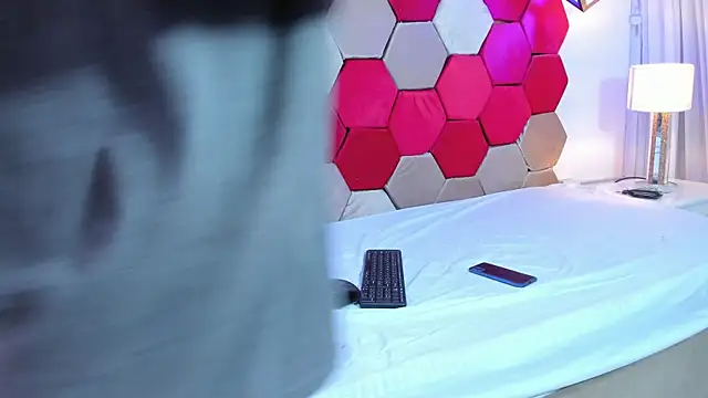 Snapshot of Mila_Gus chatting on December 20, 10:43 pm Mila Gus online show from December 20, 10:43 pm