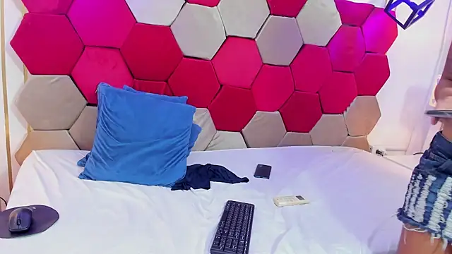 Snapshot of Mila_Gus chatting on January 24, 11:34 pm Mila Gus online show from January 24, 11:34 pm