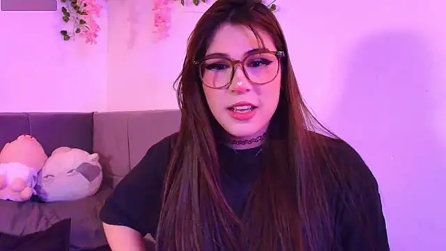 Snapshot of Yuri_Stars chatting on February 8, 6:11 am Yuri Stars online show from February 8, 6:11 am