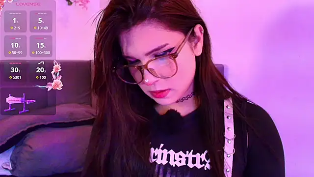 Snapshot of Yuri_Stars chatting on February 15, 1:32 pm Yuri Stars online show from February 15, 1:32 pm