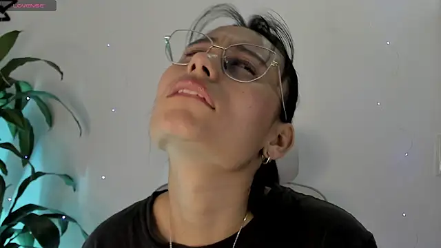 NayeCloud online show from April 17, 2:20 pm