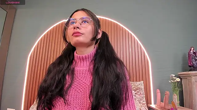 NayeCloud online show from October 18, 1:18 am