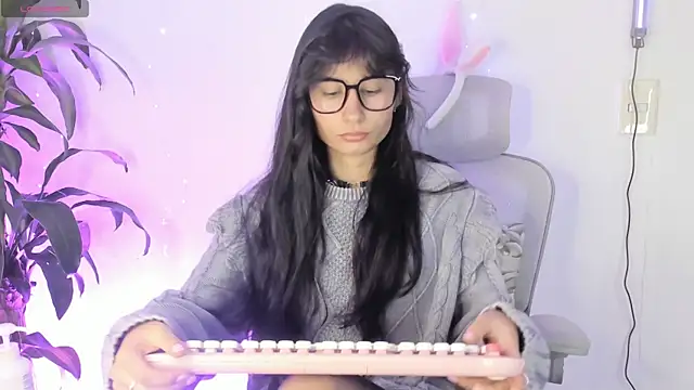 NayeCloud online show from April 3, 4:30 am