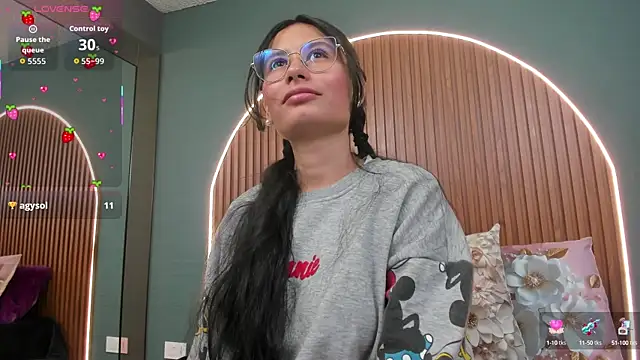 NayeCloud online show from October 14, 3:40 am