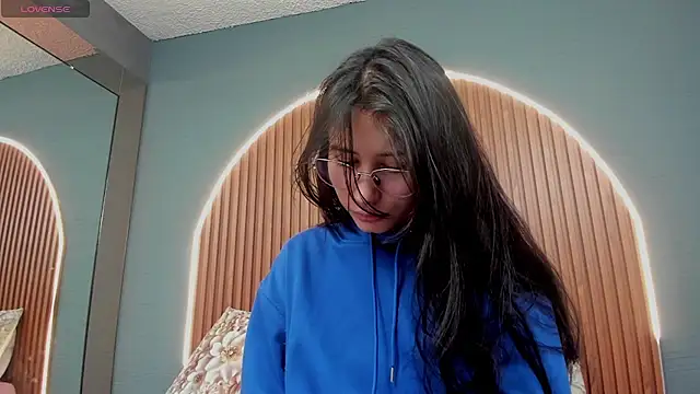 NayeCloud online show from November 20, 3:40 am