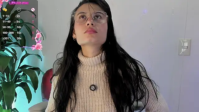 NayeCloud online show from April 15, 2:32 pm