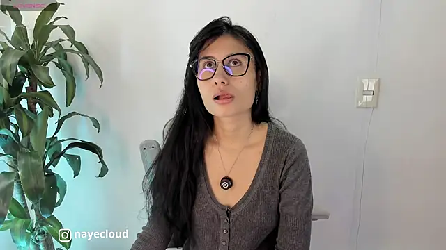 NayeCloud online show from May 14, 2:58 pm