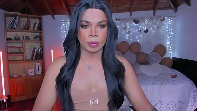 Snapshot of CuteRomi chatting on February 18, 5:53 pm CuteRomi online show from February 18, 5:53 pm