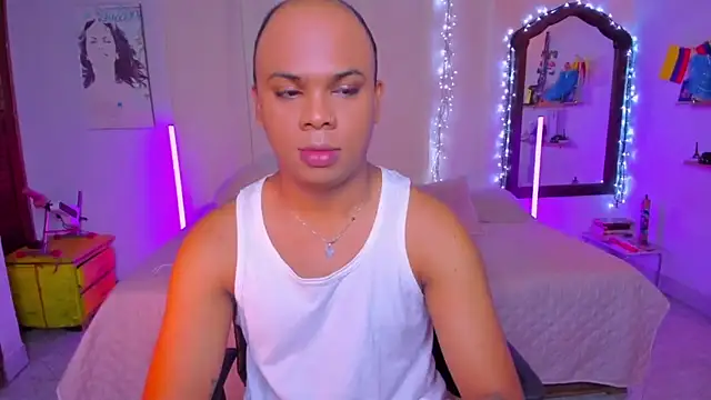 Snapshot of CuteRomi chatting on October 23, 5:39 am CuteRomi online show from October 23, 5:39 am