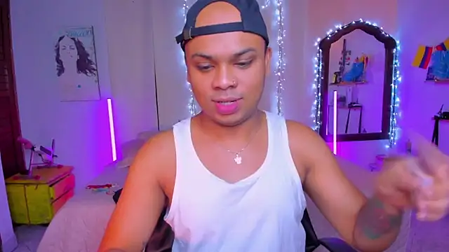 Snapshot of CuteRomi chatting on October 22, 4:12 am CuteRomi online show from October 22, 4:12 am