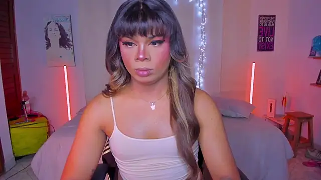 Snapshot of CuteRomi chatting on October 1, 6:07 am CuteRomi online show from October 1, 6:07 am