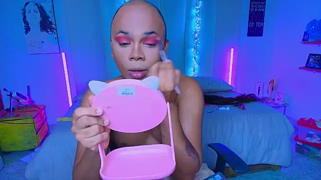 Snapshot of CuteRomi chatting on September 27, 3:45 am CuteRomi online show from September 27, 3:45 am