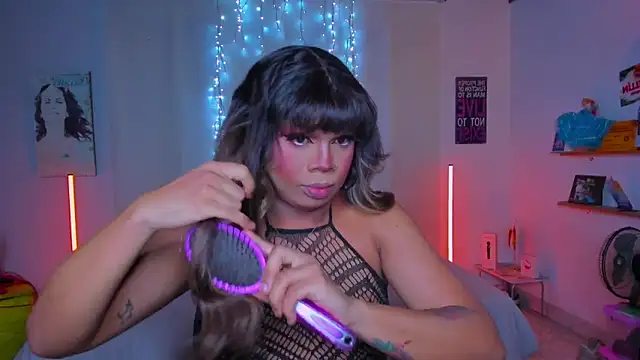 Snapshot of CuteRomi chatting on October 2, 6:06 am CuteRomi online show from October 2, 6:06 am