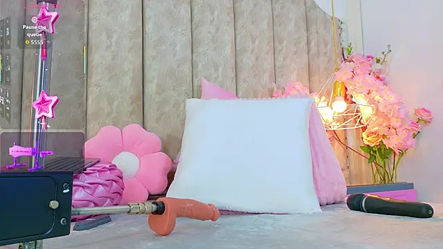 ShanelWest online show from September 25, 1:17 pm